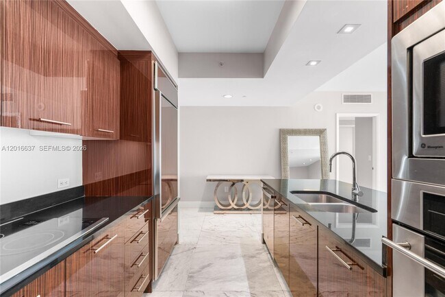 Building Photo - 3951 S Ocean Dr