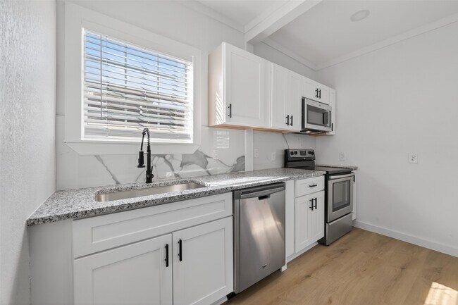 Building Photo - 2202 Hutchins St