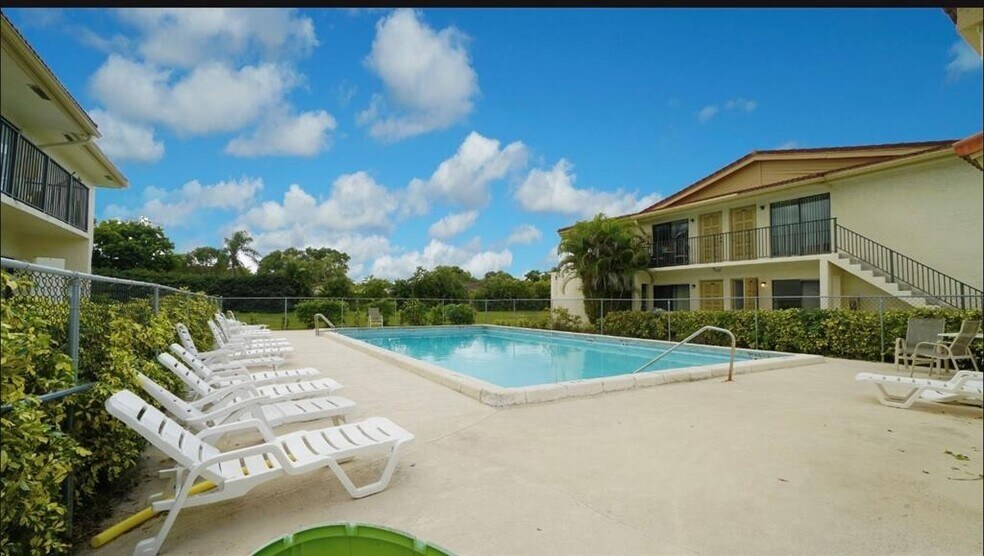 Building Photo - 11000 Royal Palm Blvd