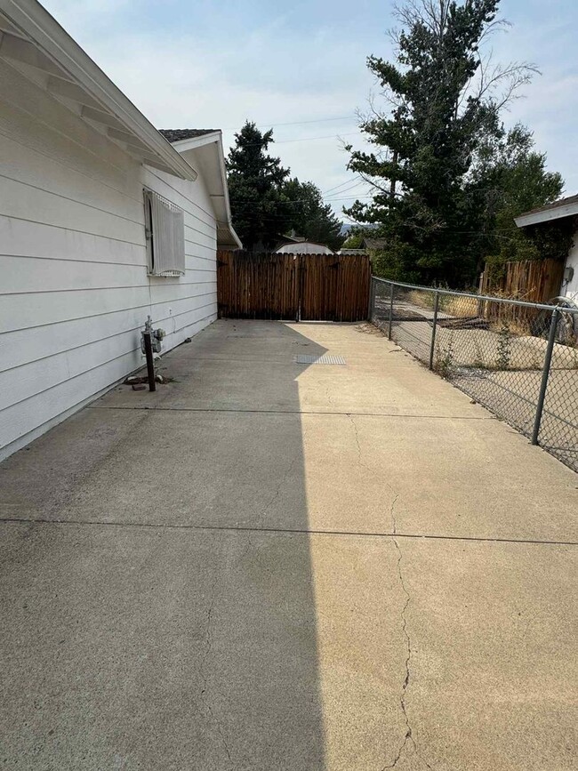 Building Photo - Charming 3-Bedroom, 2-Bathroom Home in Mat...