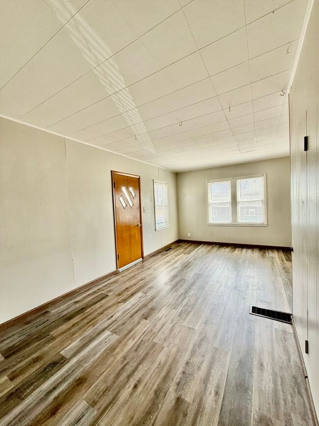 Building Photo - Charming 2-Bedroom Home Near the Hospital – Pet Friendly!