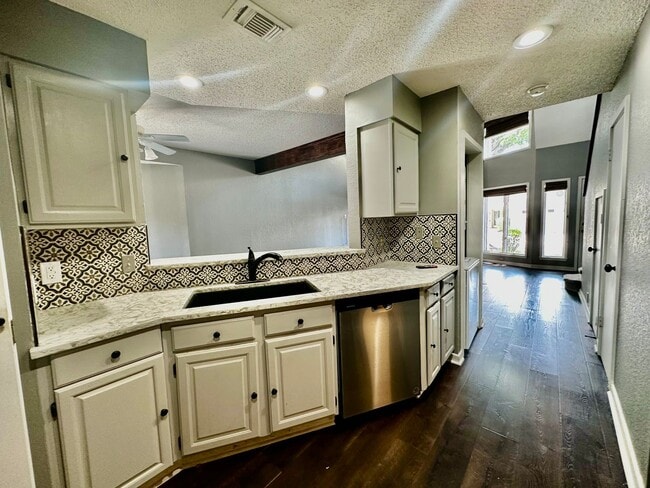 Building Photo - 1 Bedroom Townhome at Quinlans Crossing