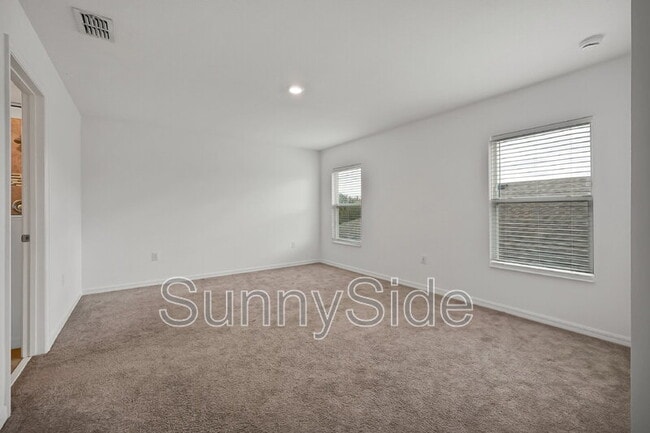 Building Photo - 10116 Grande Lp