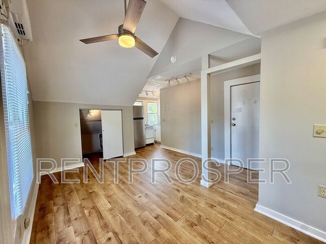 Building Photo - 728 Arlington St