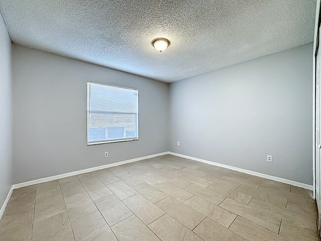 Building Photo - Spacious 4-Bedroom Retreat with 2 Baths in Brandon - 2103 Sq. Ft. of Comfort Awaits!