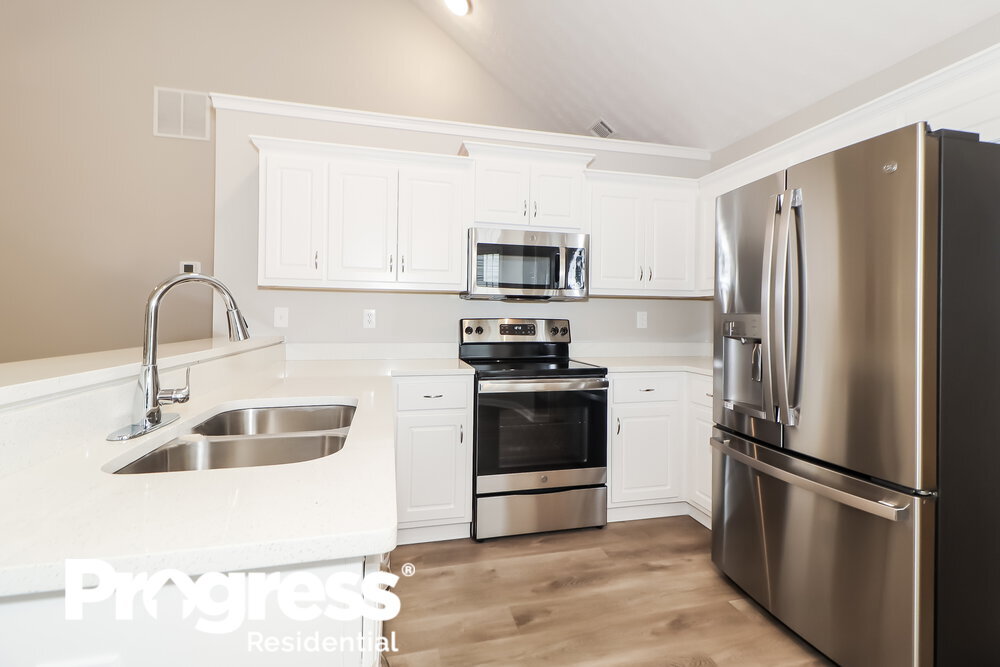 Building Photo - 358 Shadowbrooke Cir SW