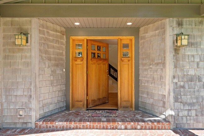 Building Photo - 13745 Cameo Ct