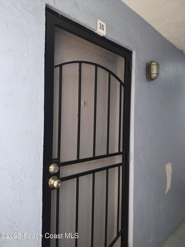 Building Photo - 390 W Cocoa Beach Causeway