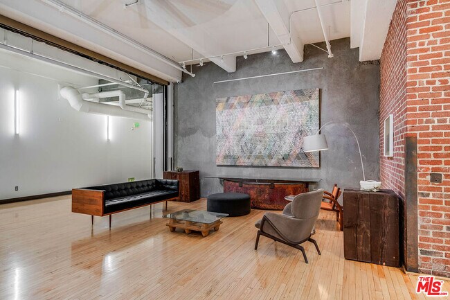 Building Photo - 1850 Industrial St