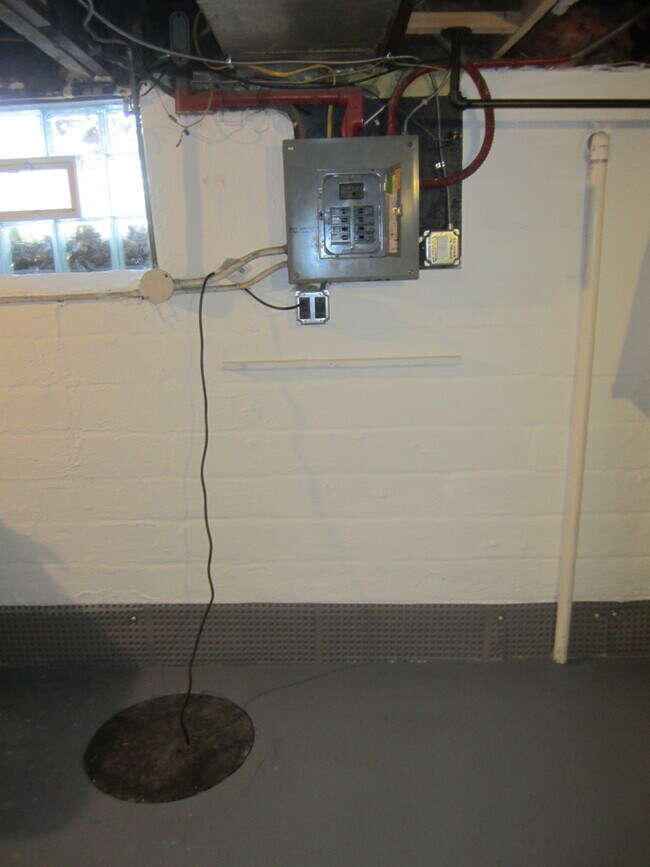 Building Photo - 3942 Emerson Ave N