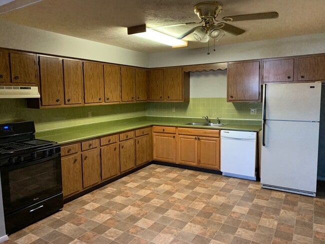 Building Photo - 723 Fairmont Dr