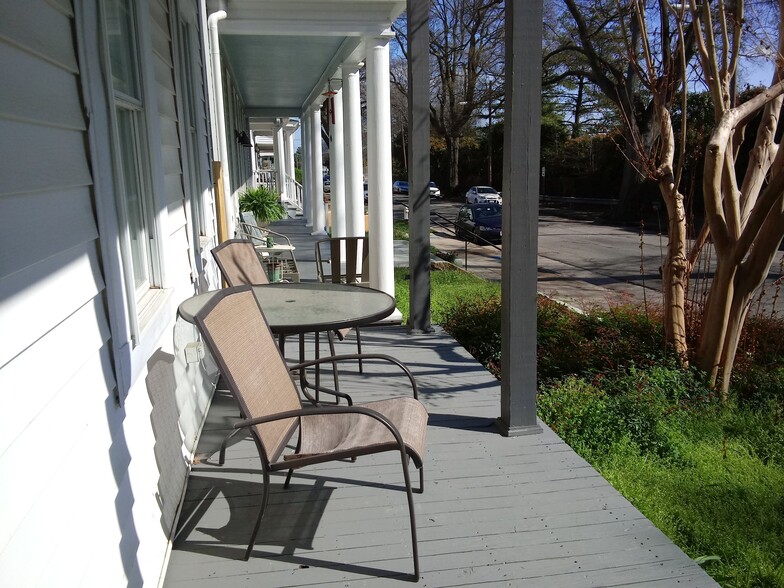Private front porch - 2108 Parkwood Ave
