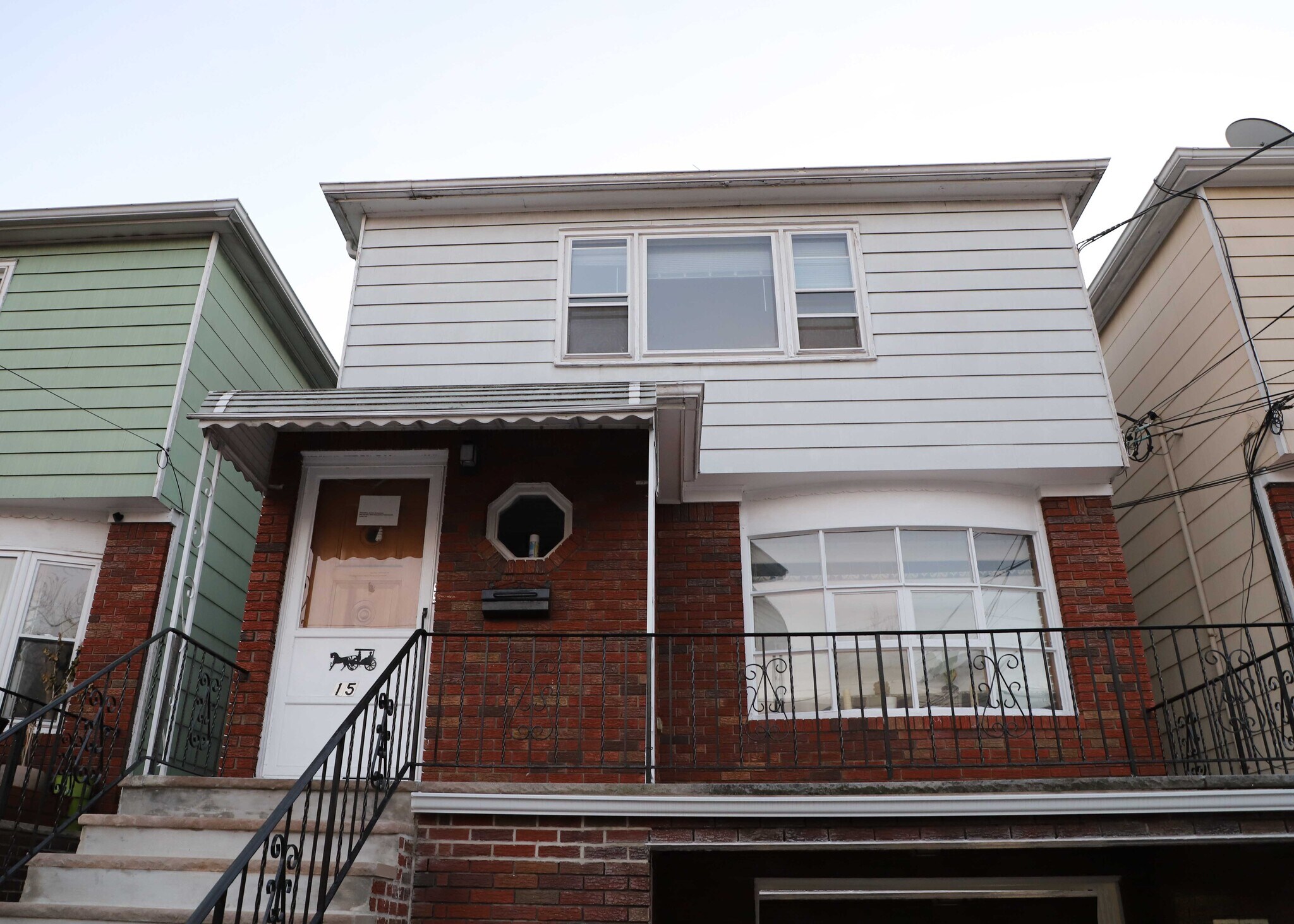 Building Photo - 15 Bleecker St