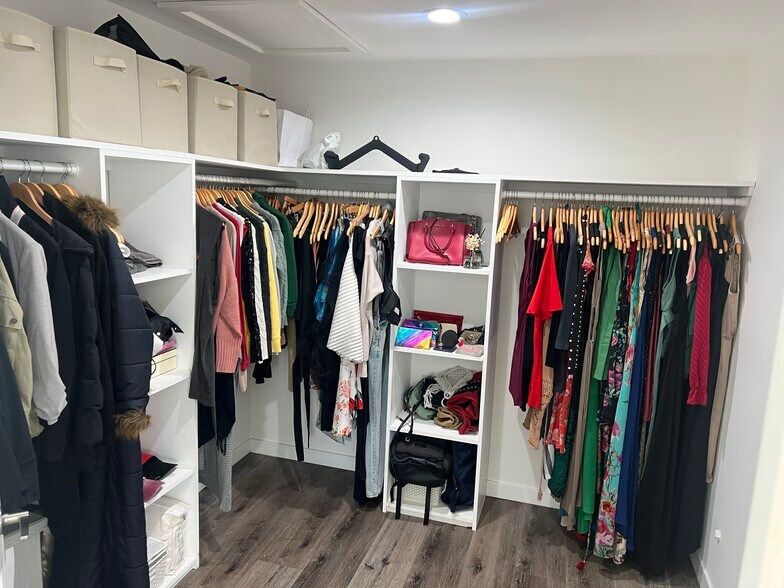 Building Photo - 1121 1/2 N Berendo St