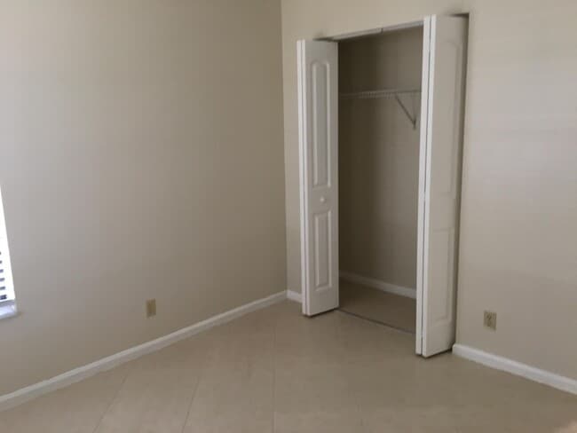 Building Photo - 2650 Greenwood Terrace