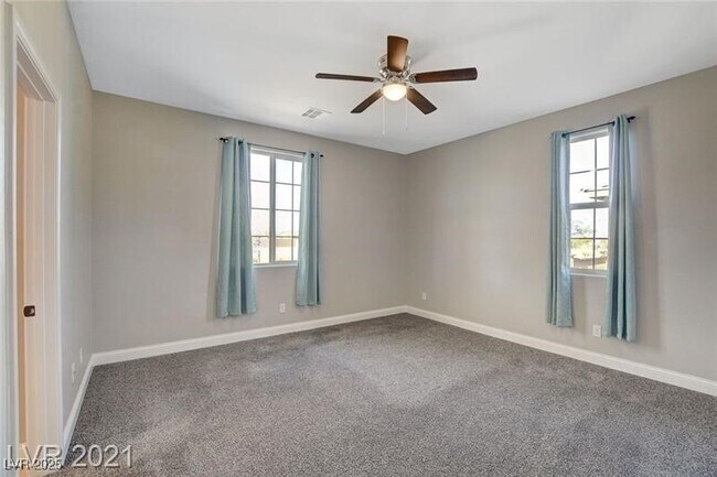 Building Photo - 1062 N Water St