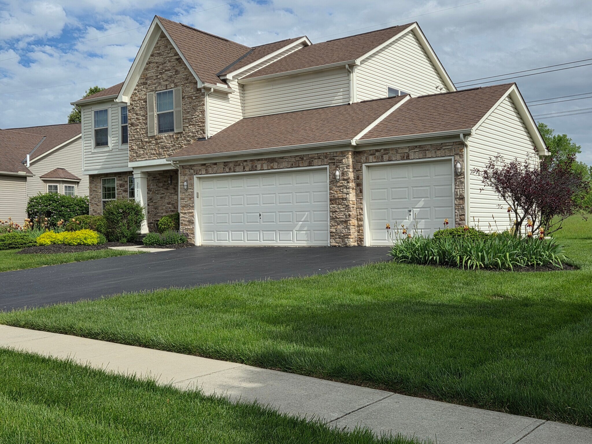 Side of house - 2771 Abbey Knoll Dr
