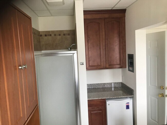 Building Photo - Magnolia - Beauty Shop