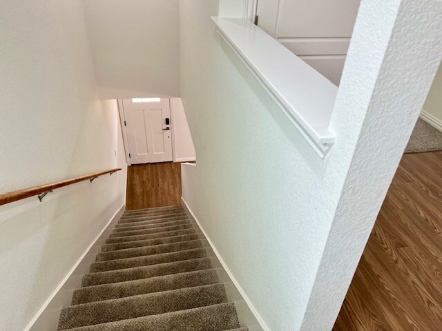 Stairway - 5905 Grayson St