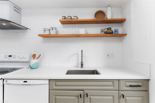 Building Photo - 3 br, 1.5 bath Townhome - 11247 Snowflake ...