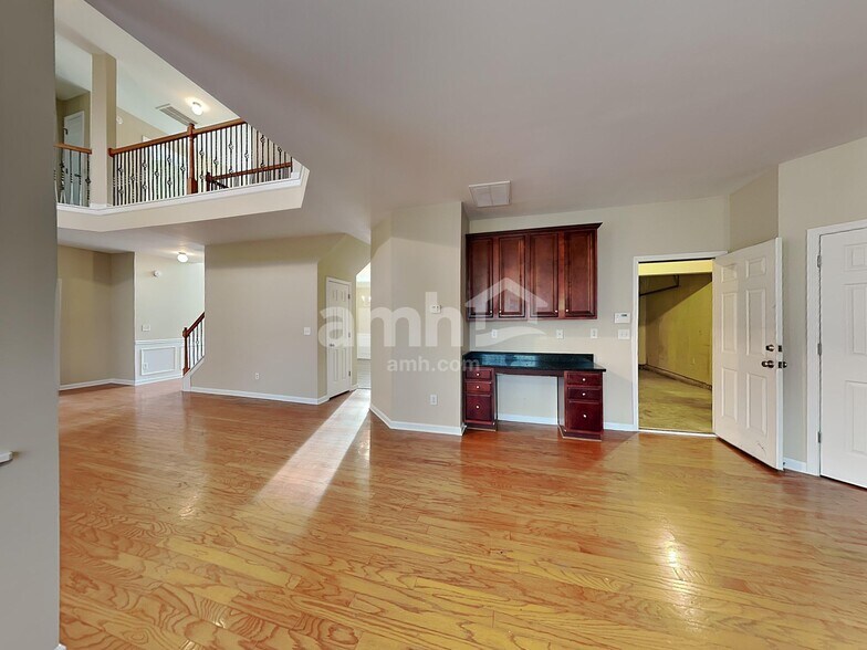 Building Photo - 1450 Grey Rock Way