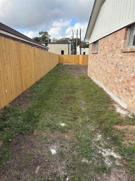 Building Photo - 704 S 10th St