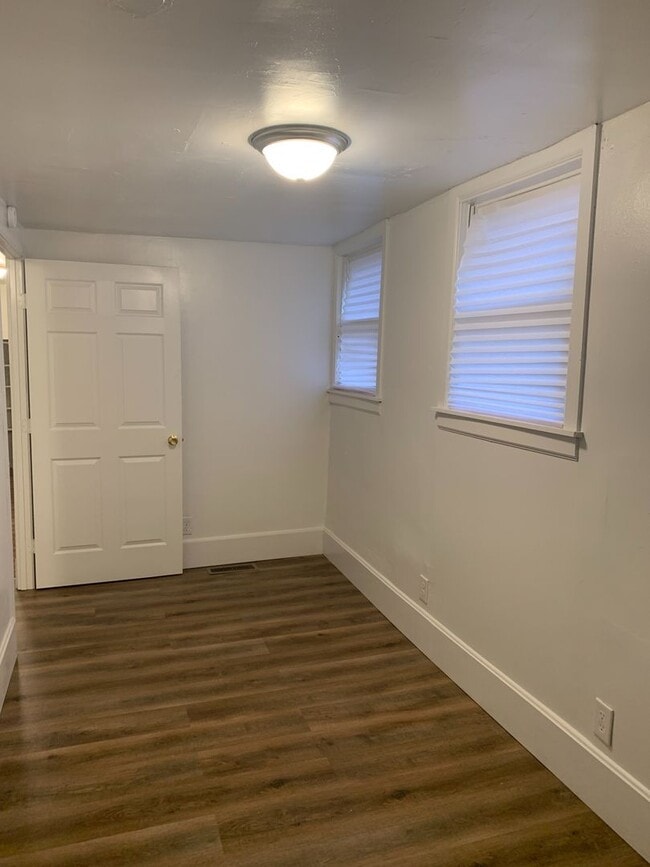 Building Photo - Video in Photos! Downtown York 2 Bedroom-1st Floor