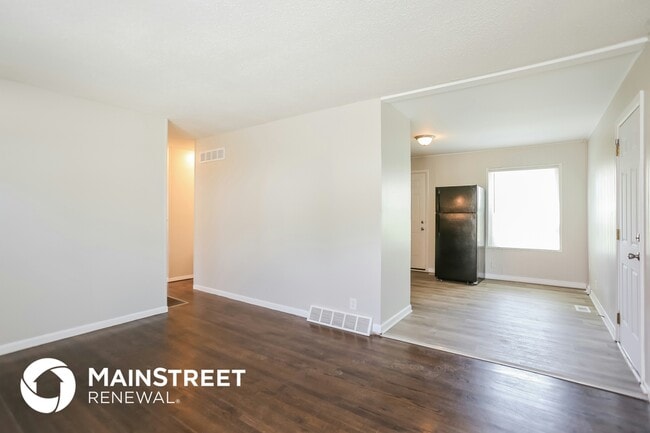 Building Photo - 9310 Lewis Ave