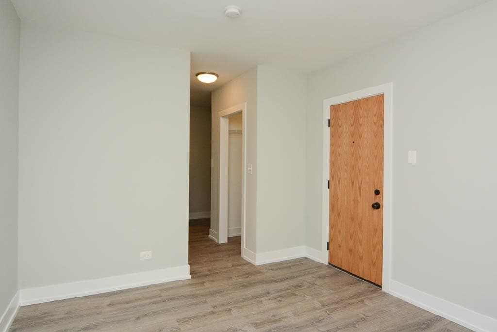 Building Photo - 423 W Belden Ave