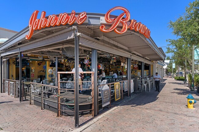 Building Photo - 7020 Half Moon Cir