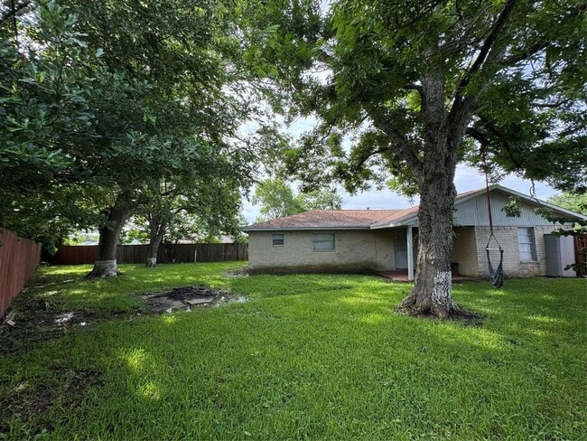 Building Photo - 7240 Kings Dr