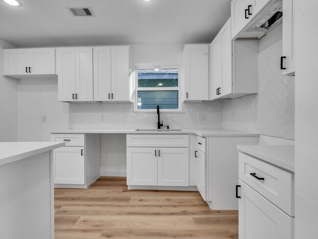 Building Photo - ? 3 Bed / 2.5 Bath Duplex – Spacious & Move-In Ready! ?