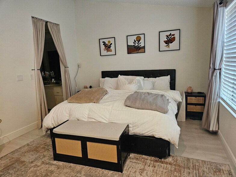 Building Photo - 7976 La Mirada Dr