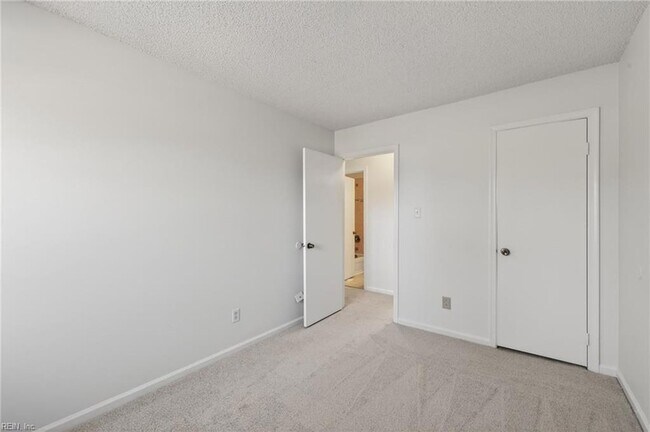 Building Photo - 4738 Greenlaw Dr