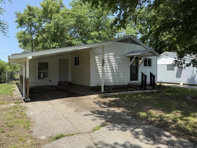 Building Photo - 306 N McKinley Ave