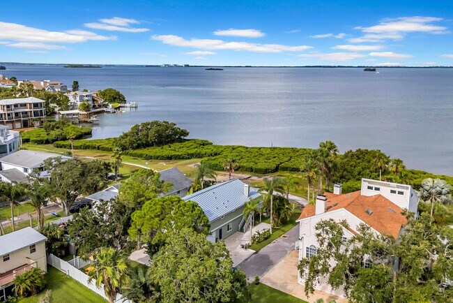 Building Photo - 555 S Gulf Dr