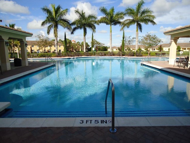 Building Photo - 1395 NE 33rd Ave