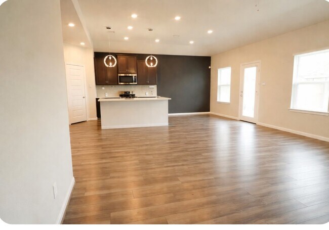 Building Photo - 10831 Sugar Pne Ln