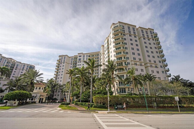Building Photo - 20000 E Country Club Dr
