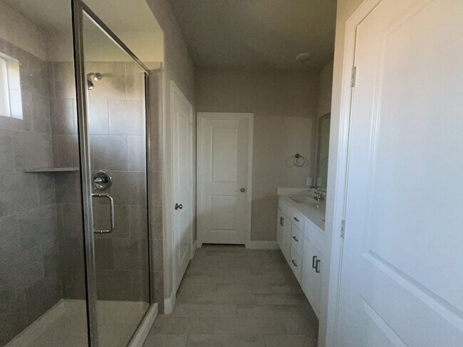 Building Photo - 612 Amenduni Ln