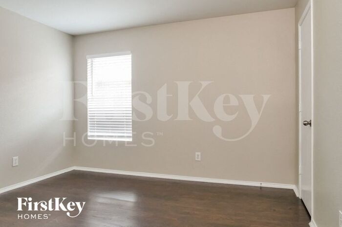 Building Photo - 112 Mill St