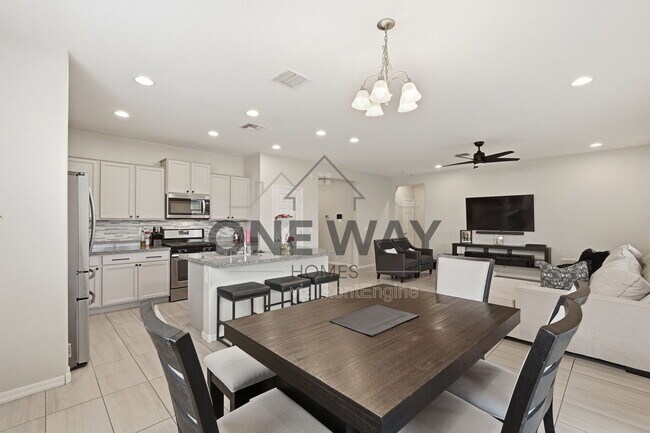 Building Photo - 392 S 194th Ln