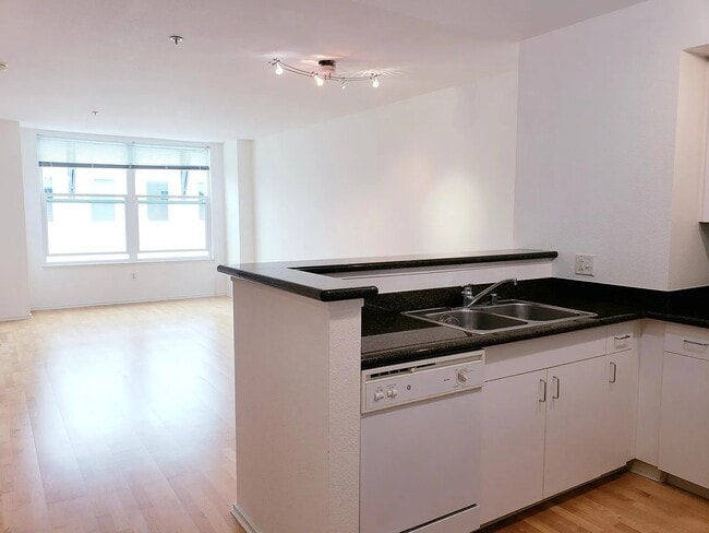 Building Photo - 8100 Oceanview Terrace