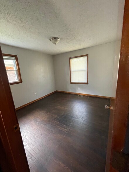 Building Photo - 710 Tamarack Rd