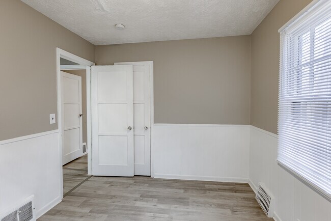 Building Photo - 3356 N 41st St