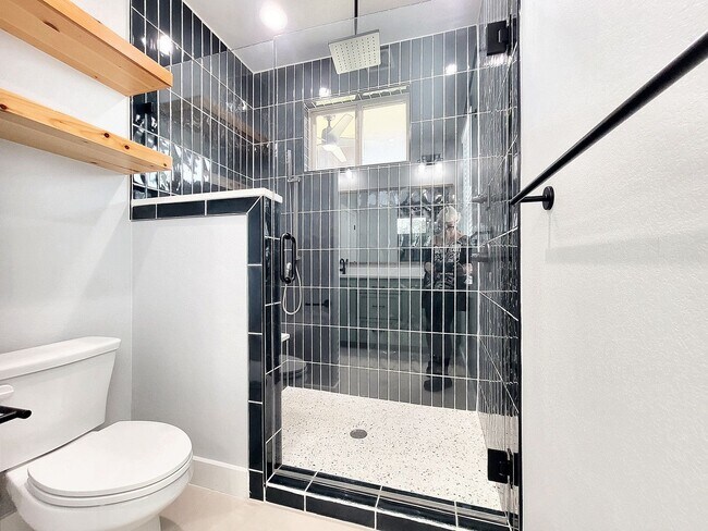 Building Photo - Sophisticated 3/BR 2.5/BS Home in Point Ve...