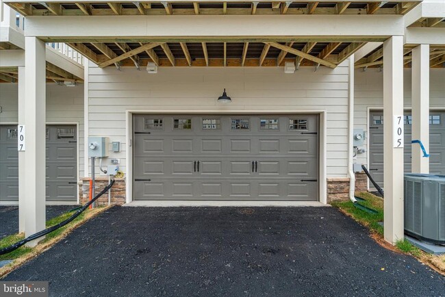 Building Photo - 705 Sawback Sq NE
