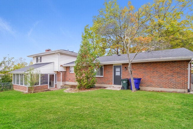 Building Photo - 424 Hermay Dr