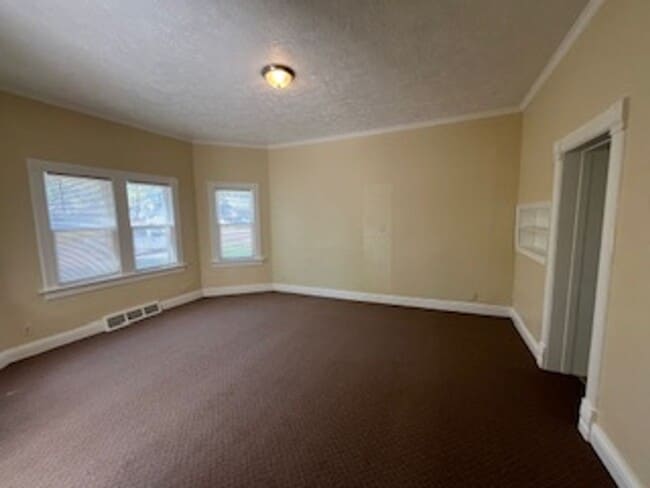 Building Photo - 1 Bedroom apartment