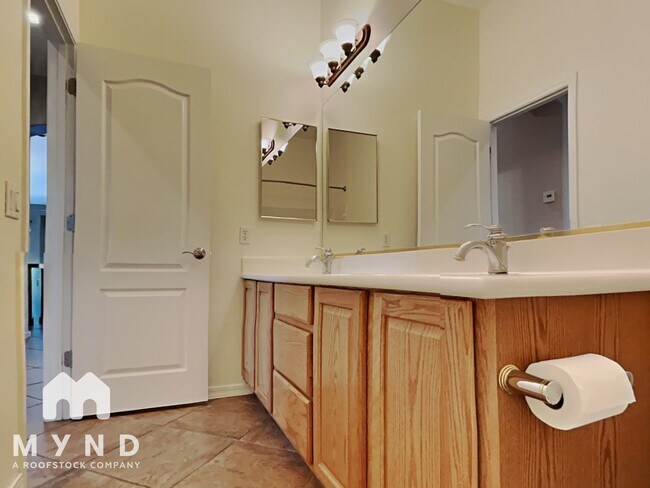 Building Photo - 11962 N Grape Ivy Pl